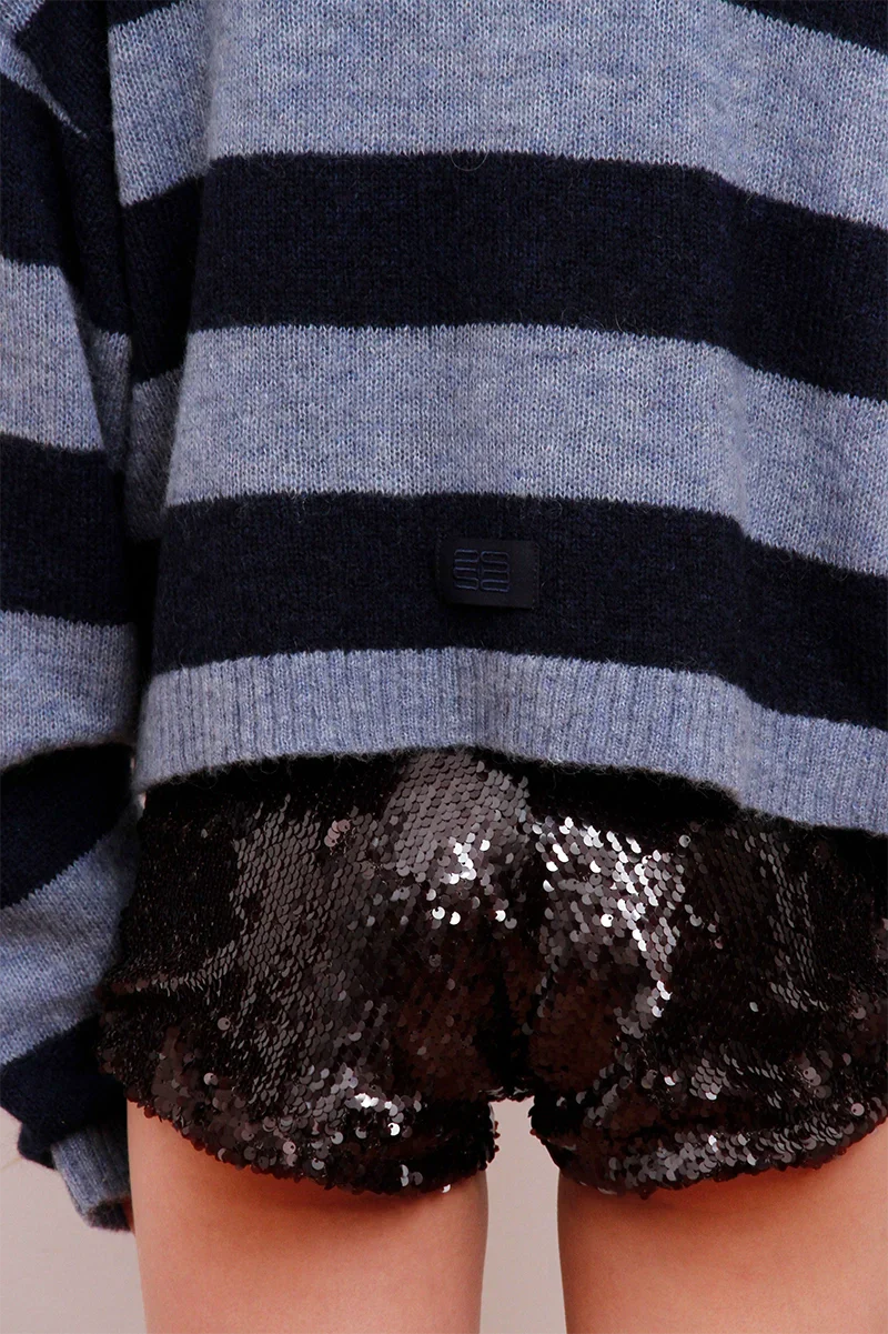 Short Lila